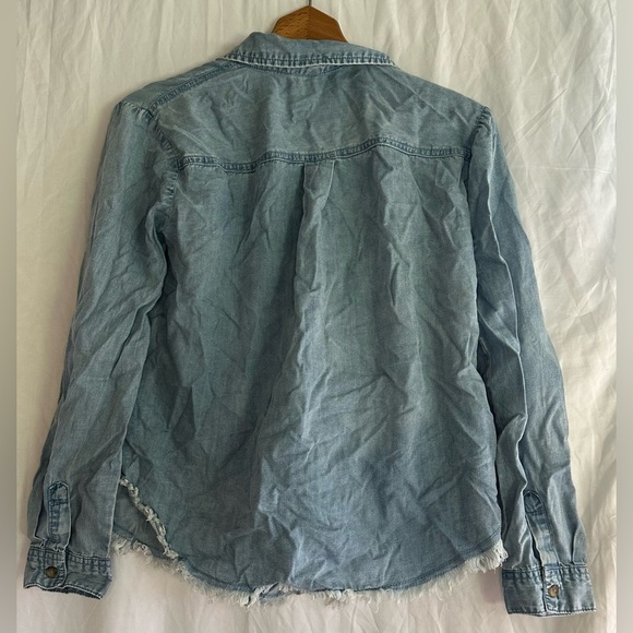 Cato Women’s Long Sleeve Blue Denim Button Down Shirt size Small Distressed - Picture 6 of 15